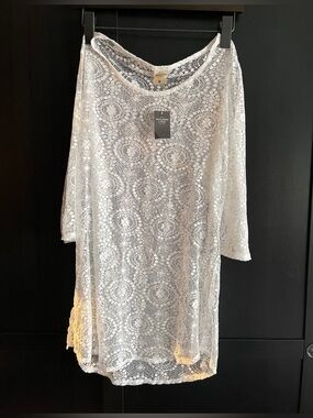 NWT New With Tags Abercrombie & Fitch Women’s White Lace Blouse Size Medium